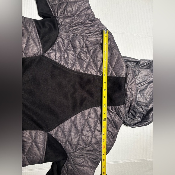 Guess Women’s Gray & Black Quilted Puffer Light Jacket Sz Large Hooded Full Zip - Picture 8 of 8